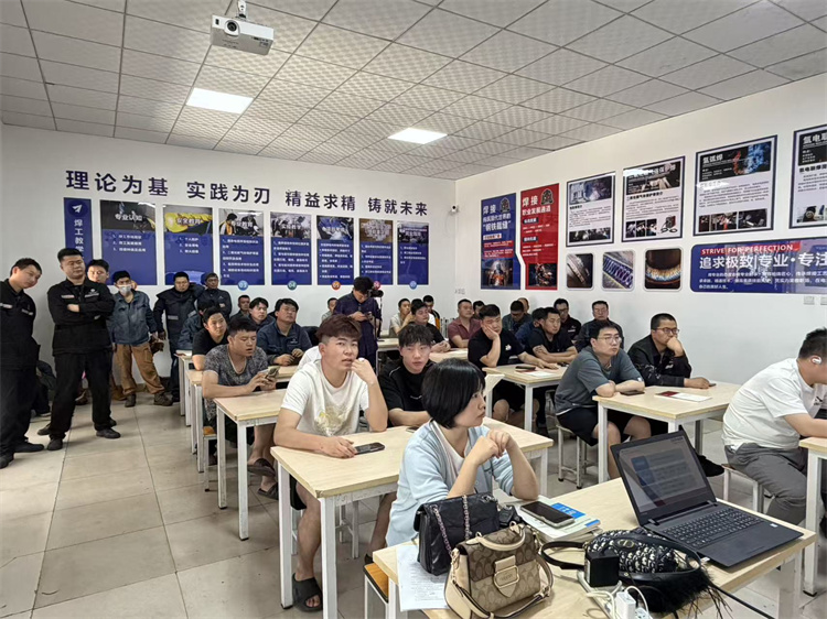 焊接学子受青睐！佰思特实业专场招聘会聚焦专业技术人才